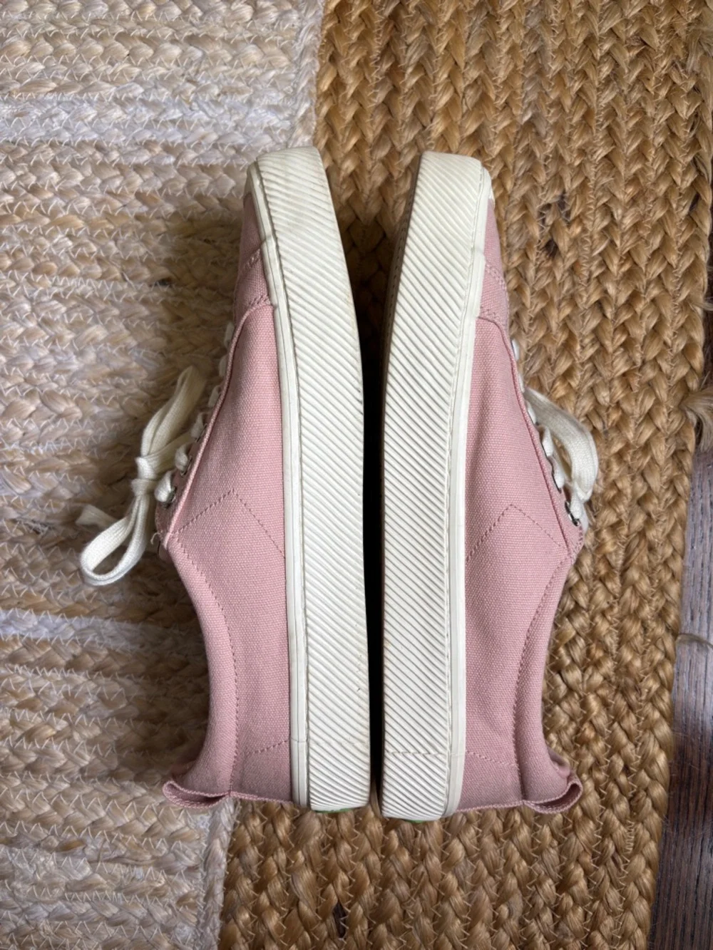 Cariuma rose pink canvas sneakers size women’s 10